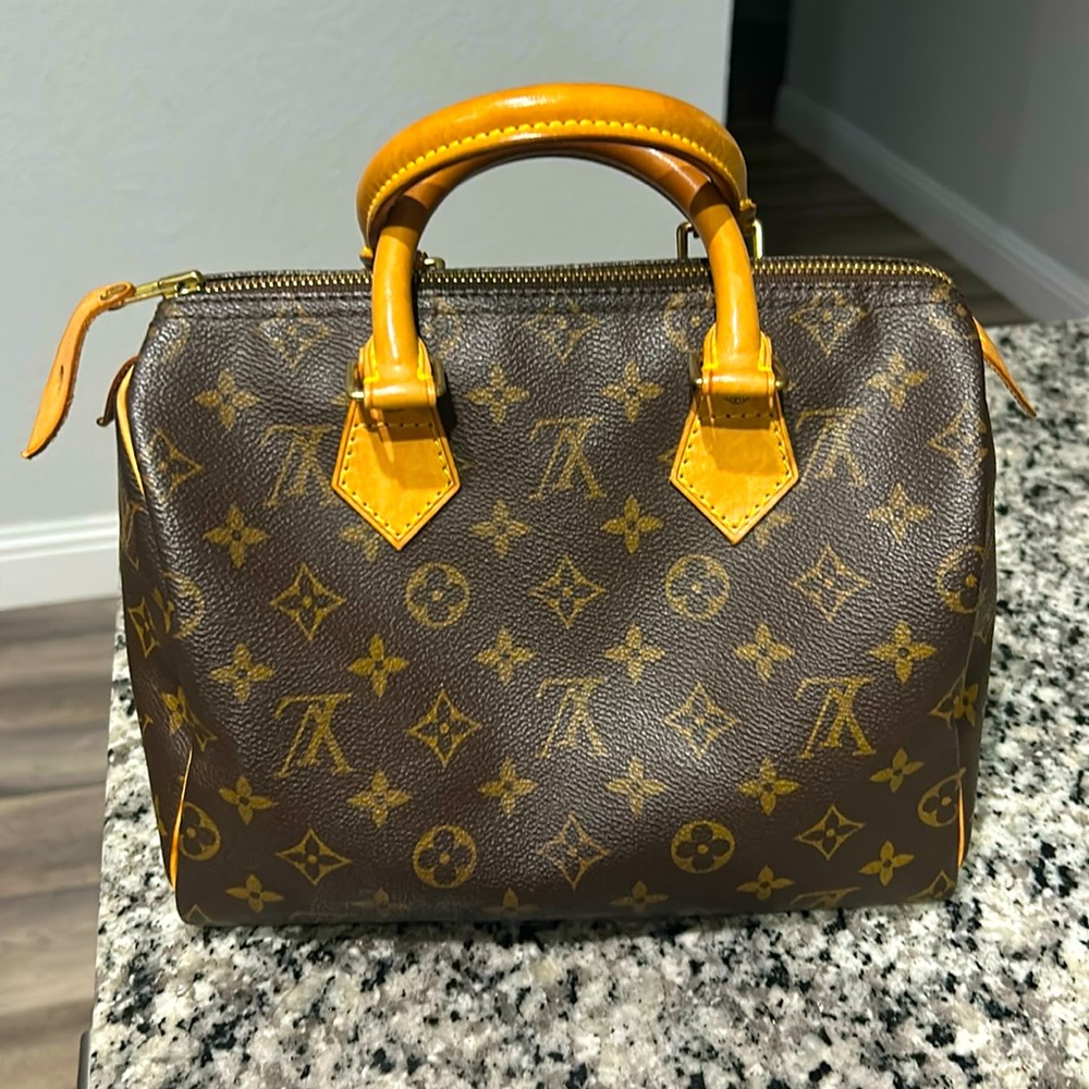 LV authentic speedy 25